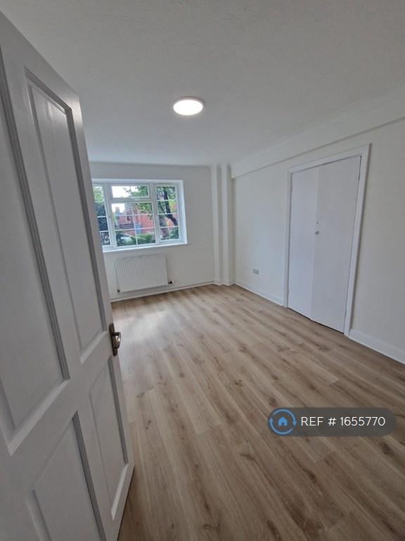2 bedroom flat in Ashford Court, London, NW2 (2 bed) (#1655770)