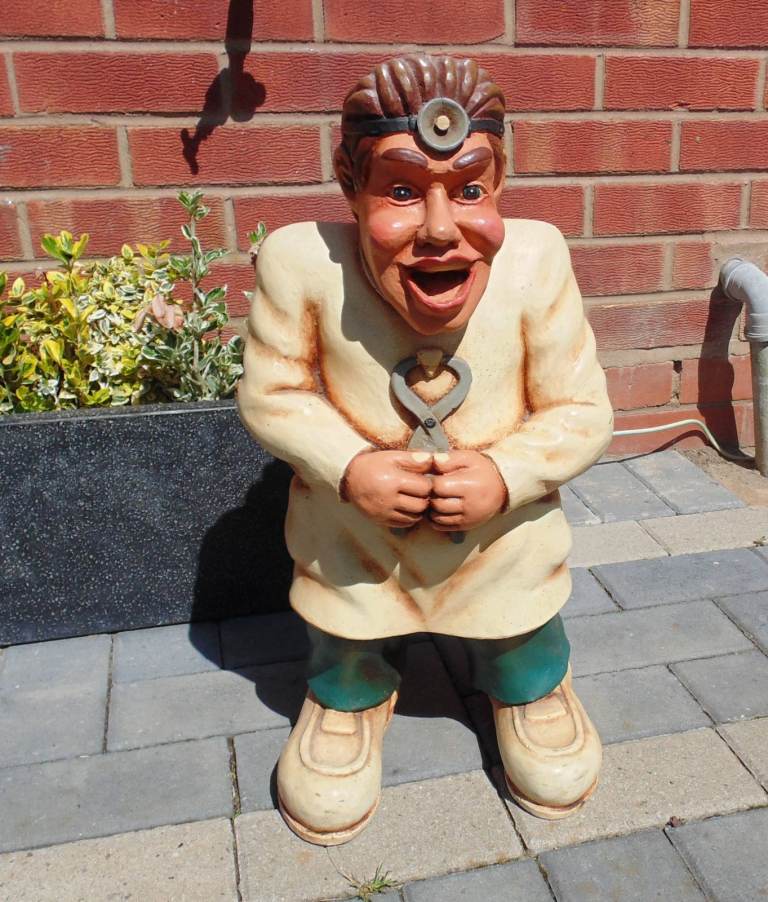 (#667) large dentist statue ornament (Pick up only, Dy4 area)