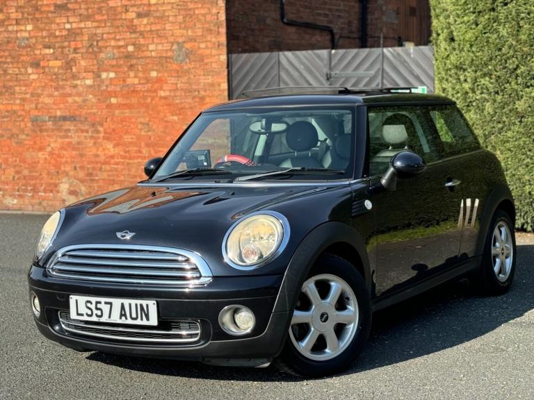 MINI ONE 1.4 PETROL AUTOMATIC, WOW 62k GENUINE MILES + PAN ROOF + HEATED LEATHER