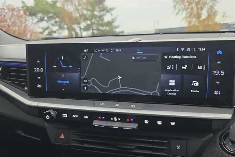 2025 Vauxhall Grandland 1.2 Hybrid [136] Ultimate 5dr e-DCT6 [Pan Roof] HATCHBACK PETROL Automatic