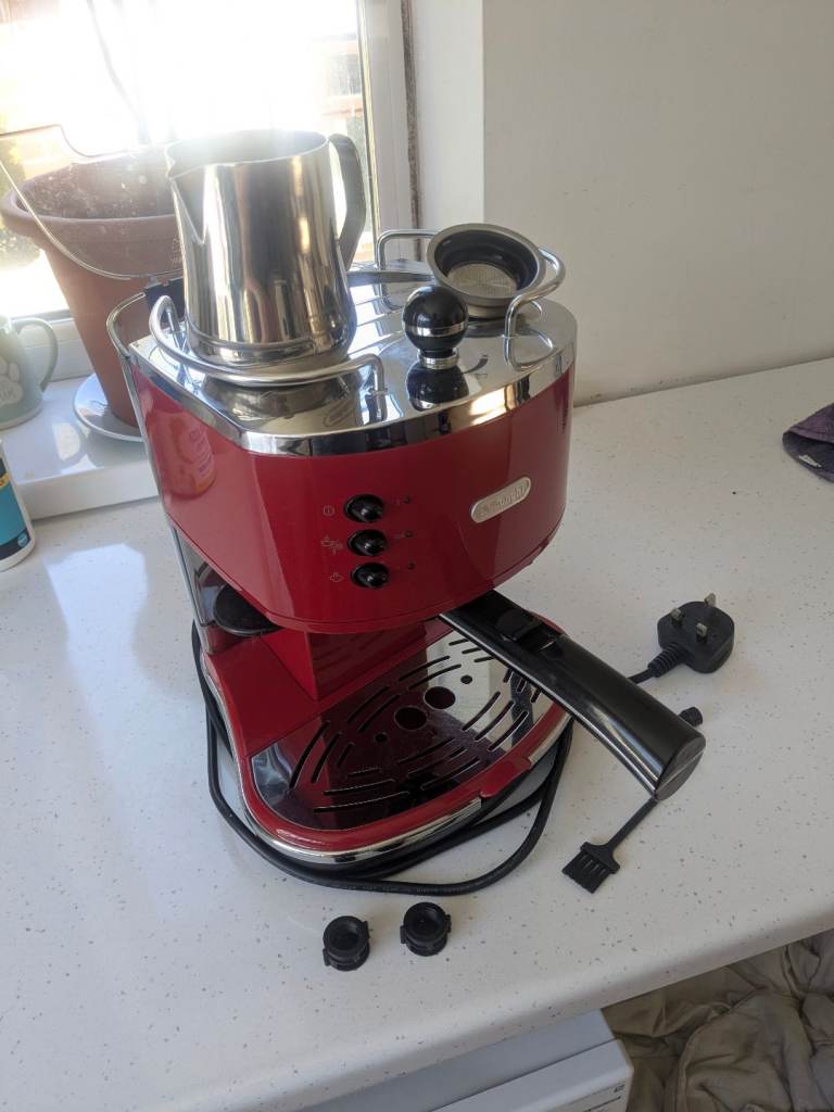 De'Longhi ECO 310 Espresso Machine - Red