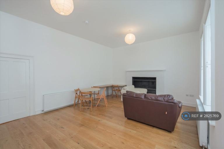 1 bedroom flat in Burlington Street, Bath, BA1 (1 bed) (#2825769)