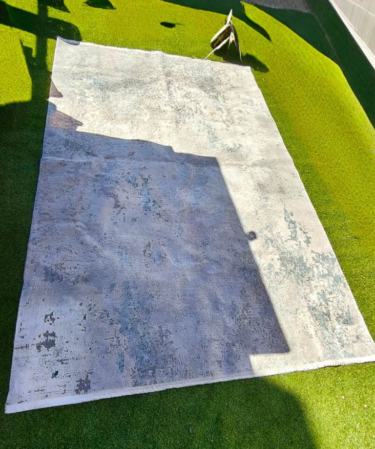 Large Grey/Blue Patterned Rug – Good Condition