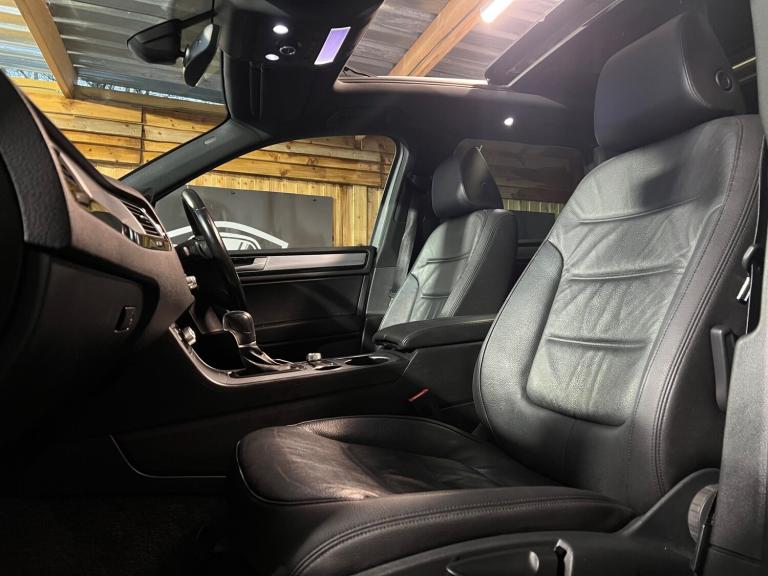 2017 Volkswagen Touareg 3.0 TDI V6 BlueMotion Tech R-Line Tiptronic 4WD Euro 6 (s/s) 5dr ESTATE D...