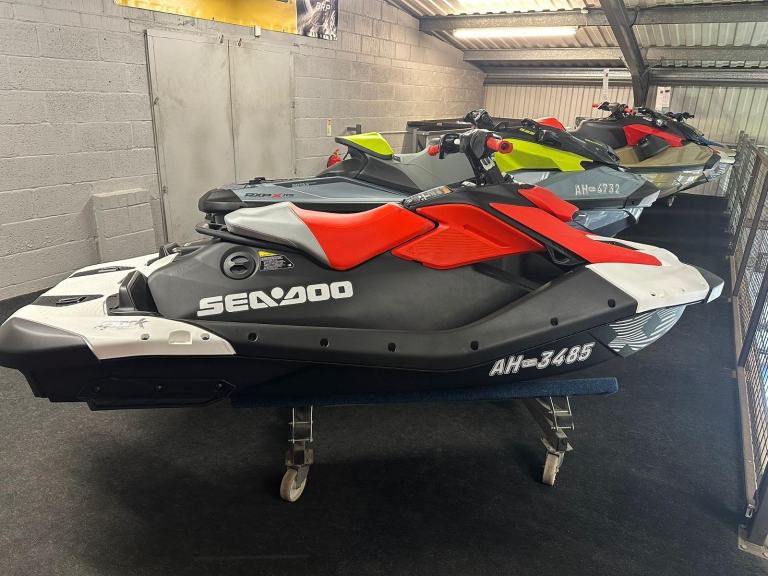 2025 Sea-Doo Spark Trixx 1UP 90 iBR – White/Red – was£10,199 now £8899