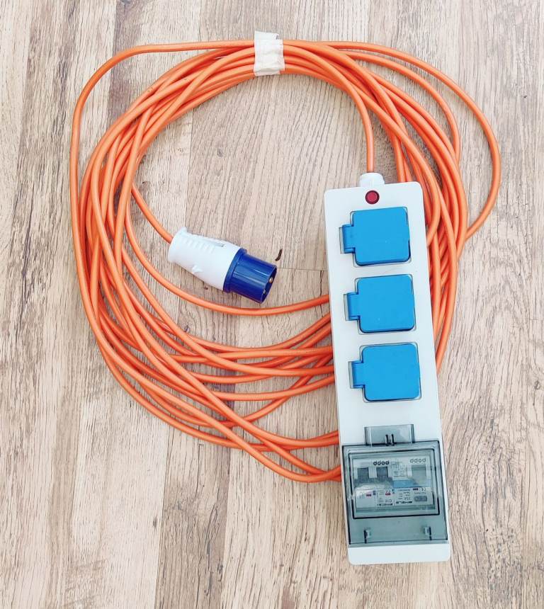 EUROHIKE MOBILE MAINS KIT WITH 3x UK 3-PIN SOCKETS & 240V SITE PLUG