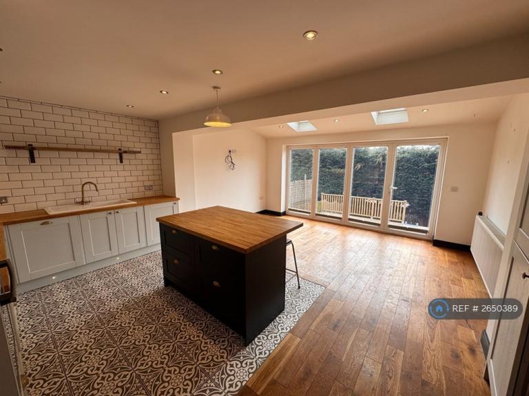 4 bedroom house in Woolscroft View, Barnsley, S73 (4 bed) (#2650389)