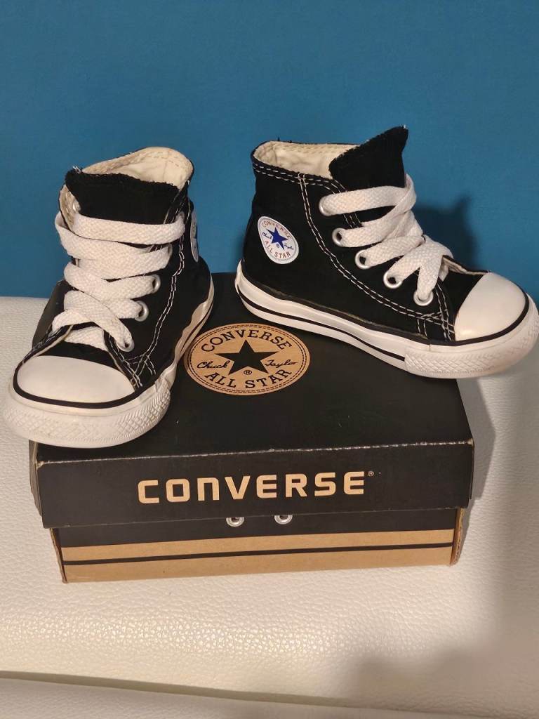 Kids/ toddlers Converse Chuck Taylor High‑Top Trainers – Black/White – Size 5 – Excellent Condition