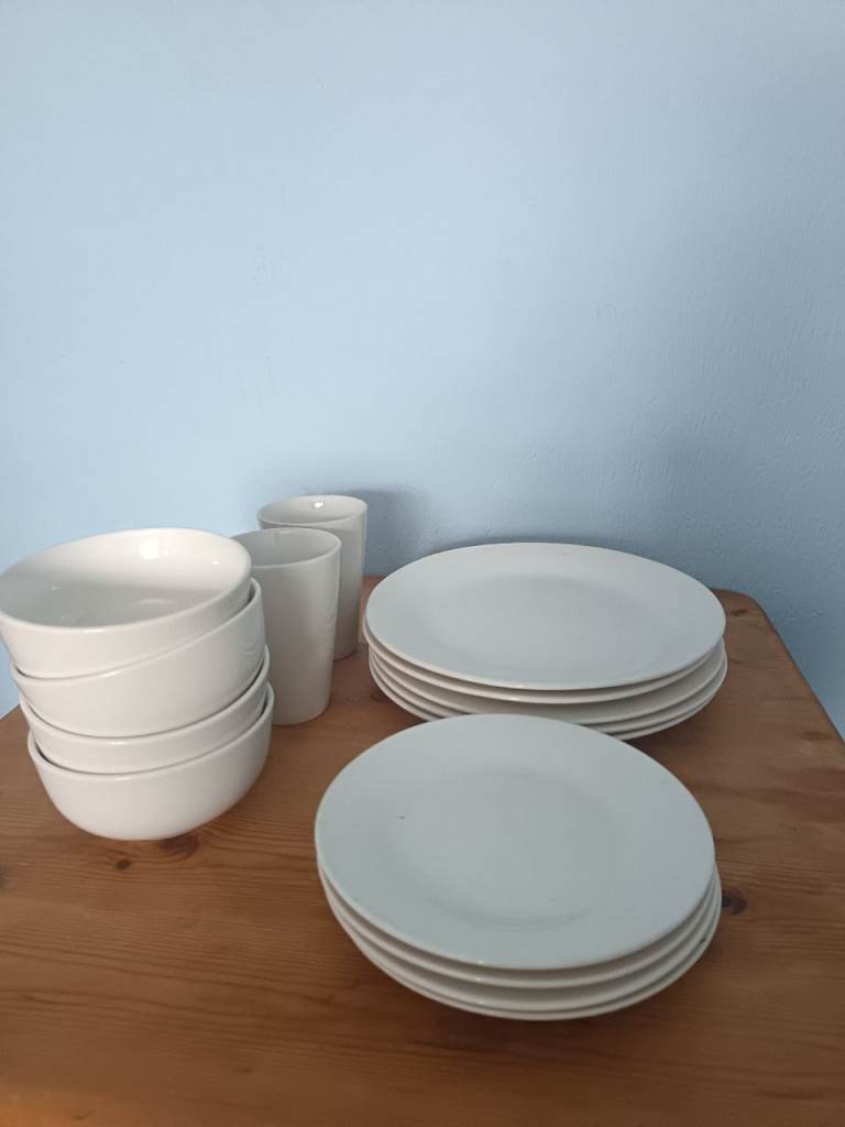 White Dinnerware Set – Plates, Bowls & Mugs, Good Condition