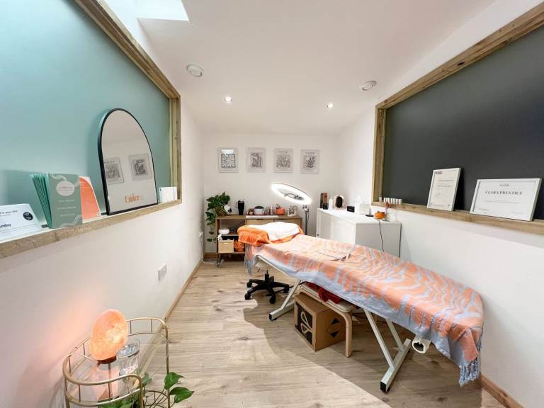 Beauty Room | Therapist Room | Office | Creative Studio in Hackney Wick E9