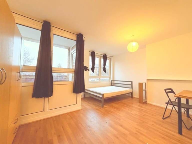 🏠 Newly Refurbished Double Room with Balcony | Mile End (E3 3PR) | 4 Rooms Available 🤍