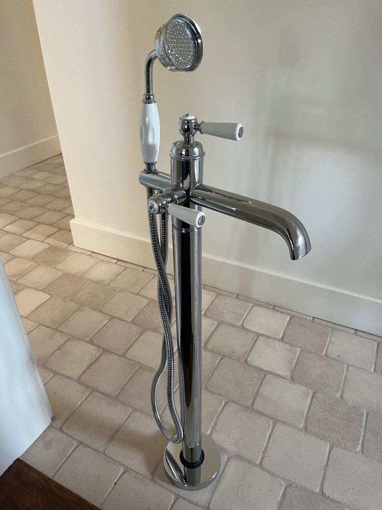 Milano Elizabeth - Traditional Freestanding Mono Bath Shower Mixer Tap with Hand Shower