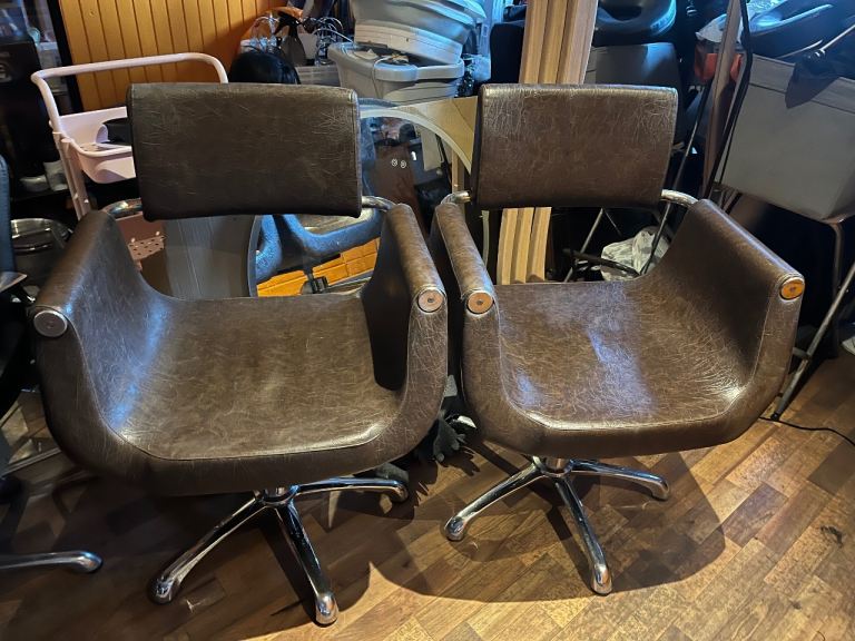 brown hydraulic salon chair