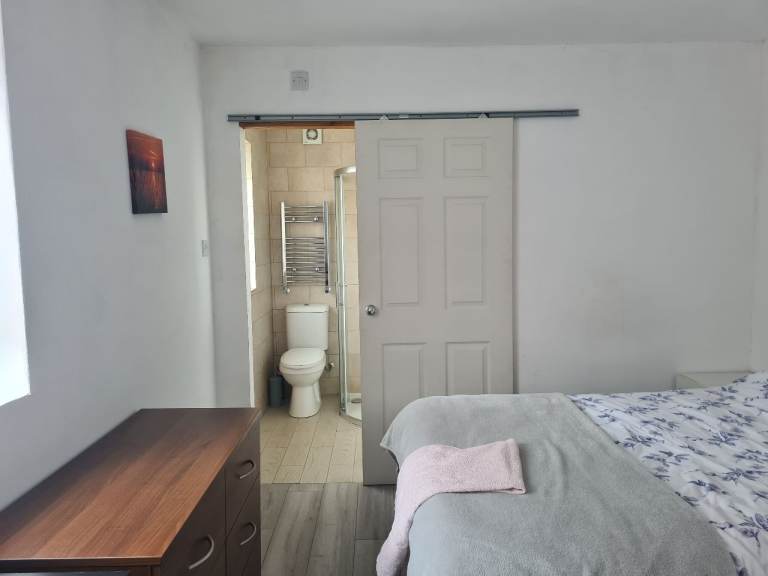En-suite room Winton All bills included 