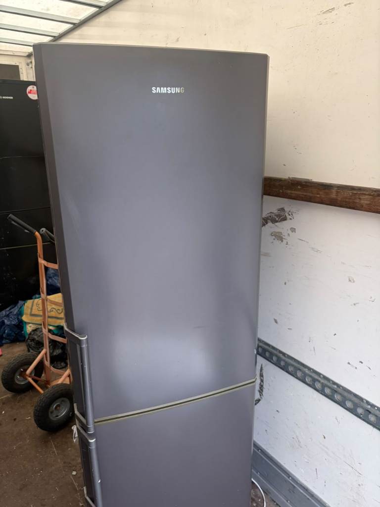 Fridge Freezer available for sale with cash on delivery £130