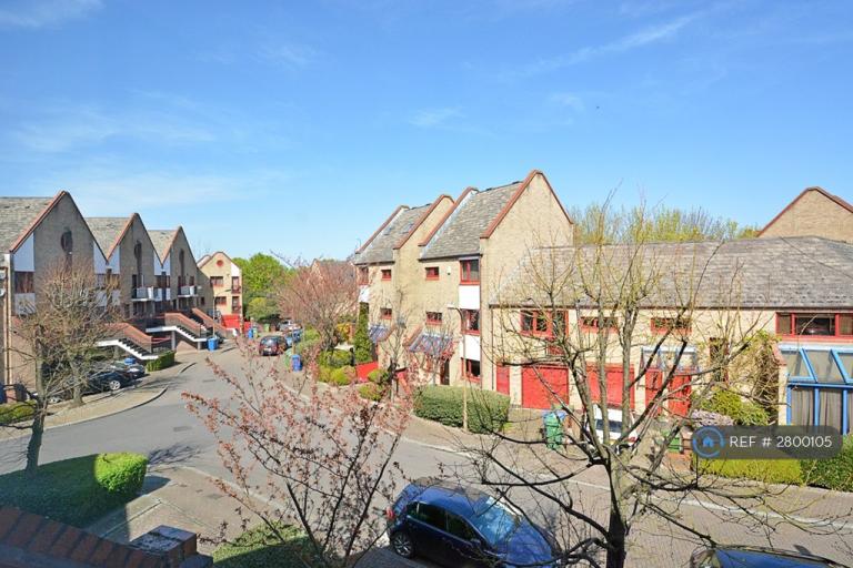 4 bedroom flat in Bywater Place, London, SE16 (4 bed) (#2800105)