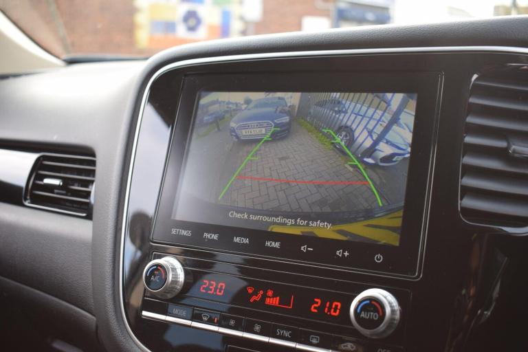 2020 Mitsubishi Outlander 2.0 MIVEC Design CVT 4WD Euro 6 (s/s) 5dr ESTATE Petrol Automatic