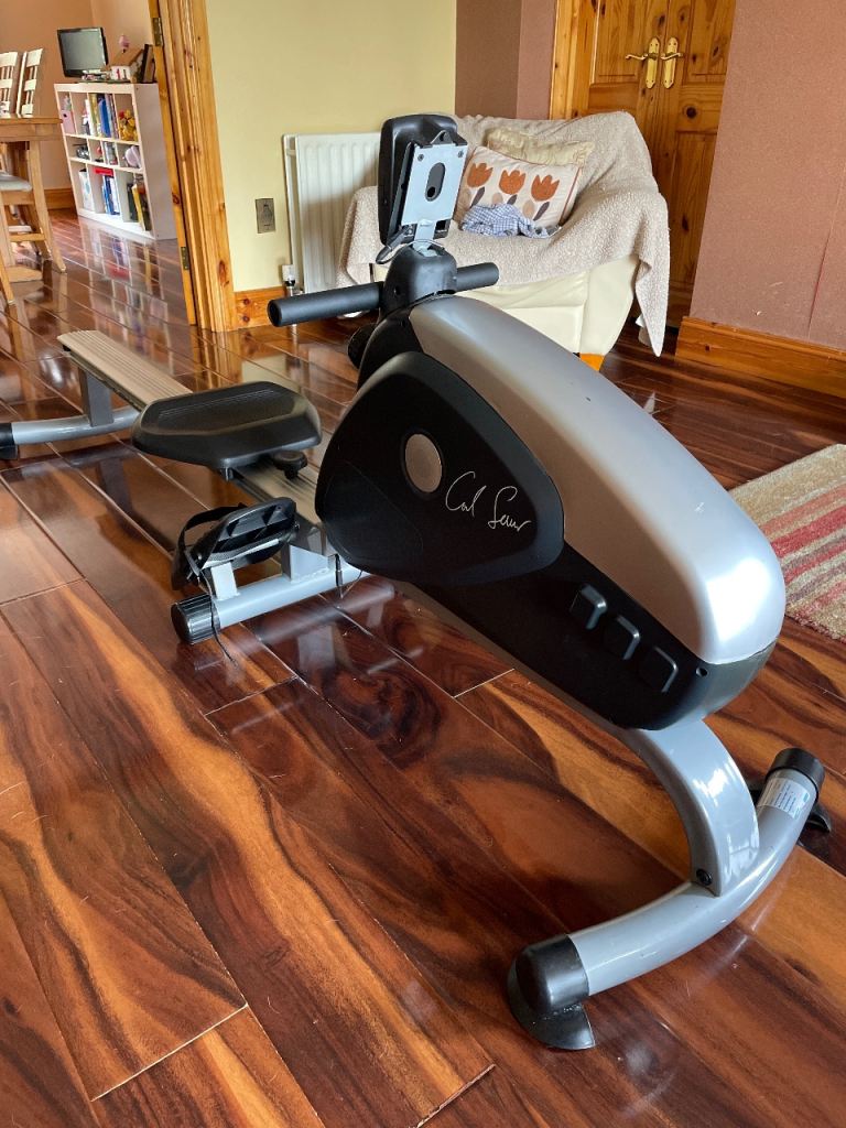 Rowing machine 
