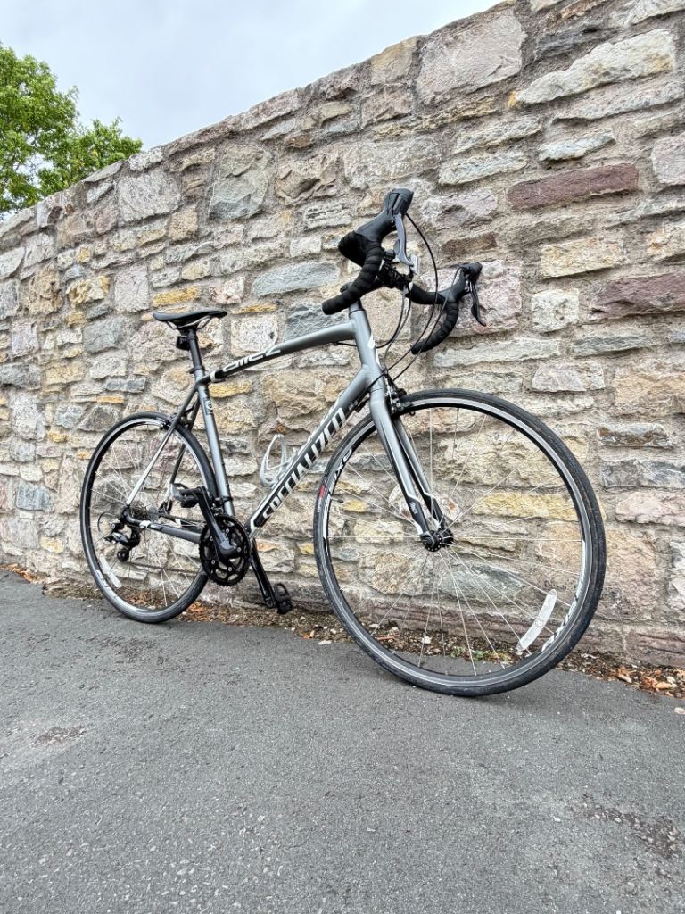 NEW SPECIALIZED ROAD BIKE IN PERFECT CONDITION 