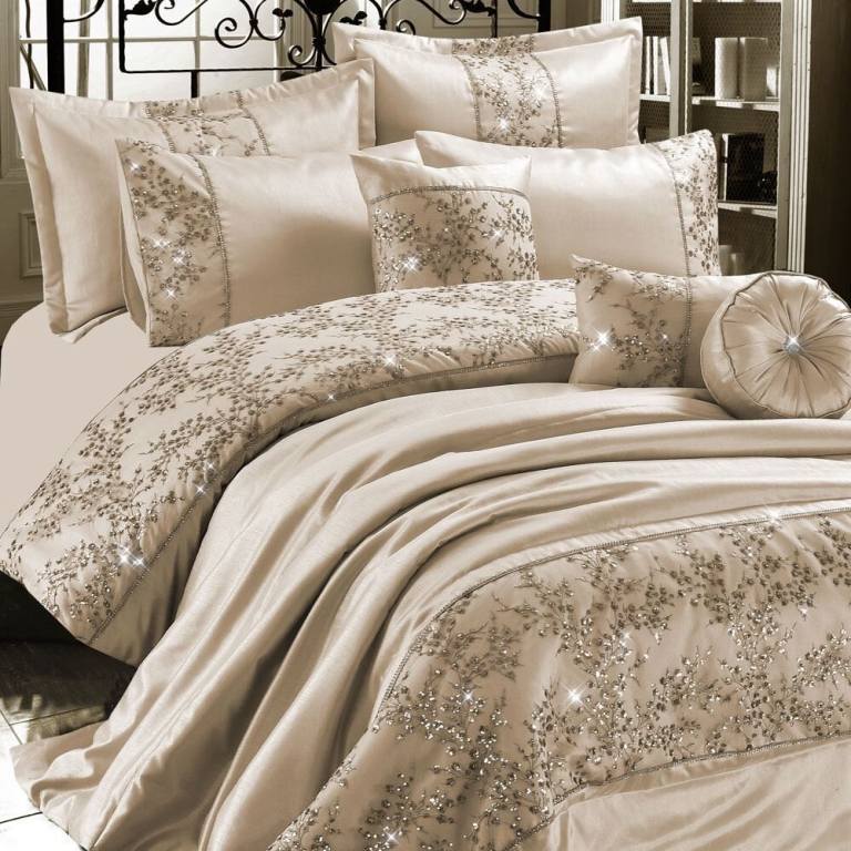 Luxurious new Night Zone Gigi embroidered double duvet set in mink