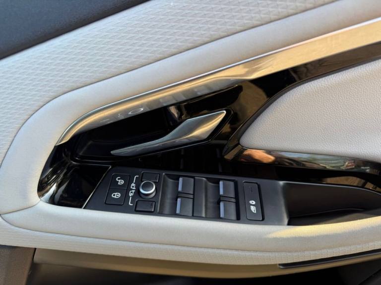 2019 Land Rover Range Rover Evoque 2.0 D150 R-Dynamic S SUV 5dr Diesel Auto 4WD Euro 6 (s/s) (150...