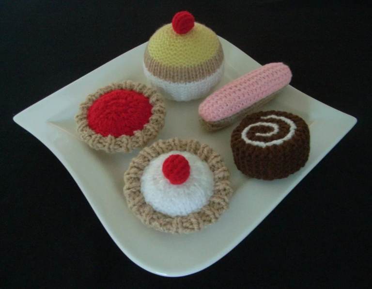 A Selection Of 5 Hand Knitted Cakes - Toy Food!