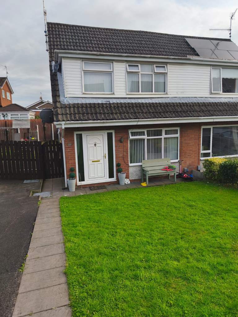 3 bedroom semi detached house for Rent