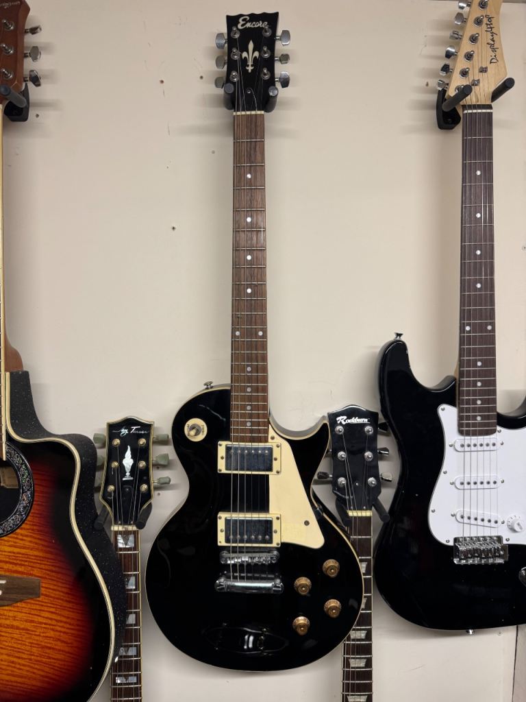 Encore Black lp style rock electric guitar 4/4 Right Handed 6 String