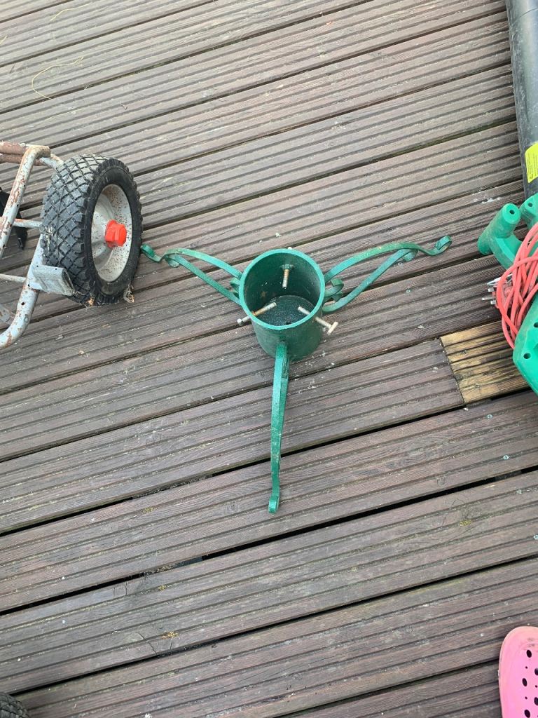Green Metal Christmas Tree Stand – Good Condition