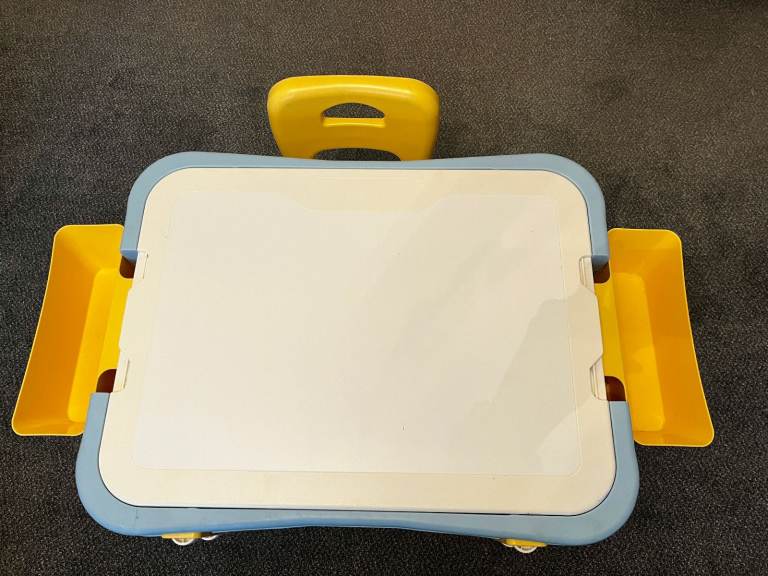deAO multi purpose child's table and chair