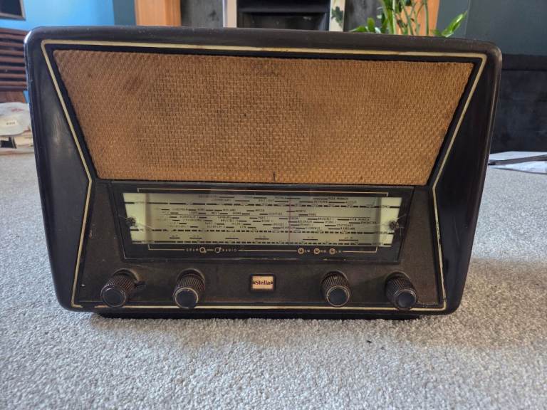 Vintage 1950s Stella Valve Radio