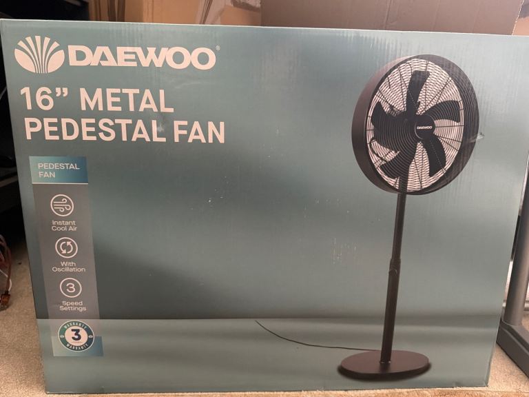 Daewoo 16” Metal Pedestal Fan 
