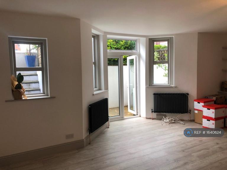 2 bedroom flat in Belmont, Brighton, BN1 (2 bed) (#1640624)