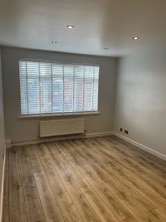 2 Bedroom First Floor Maisonette (Walking Distance to Uxbridge Town Center)