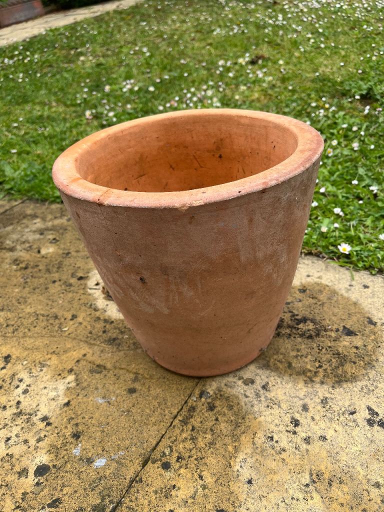Light terracotta pot 