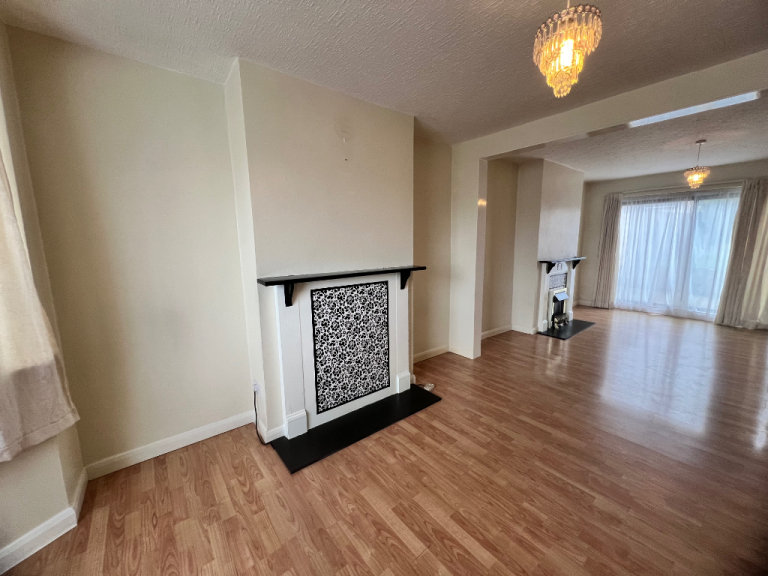THREE BEDROOM HOUSE TO RENT AT SOUTHEND RD WOODFORD GREEN IG8 8HQ AREA. 