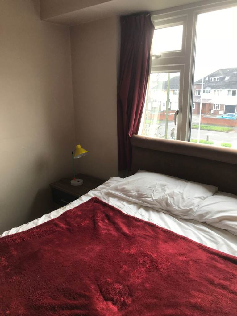 Double room to let with own bathroom, High Wycombe
