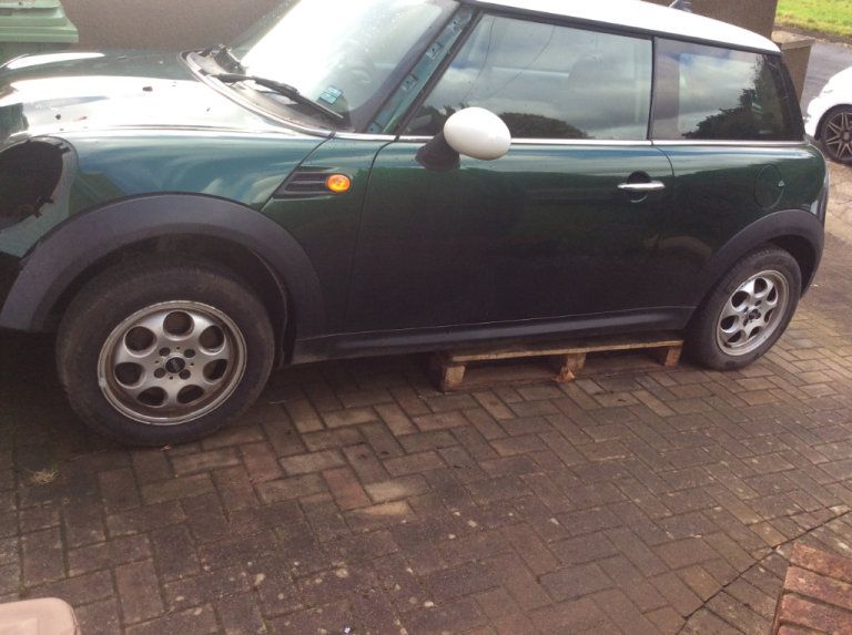 Mini Cooper diesel 1598 breaking,see pictures 