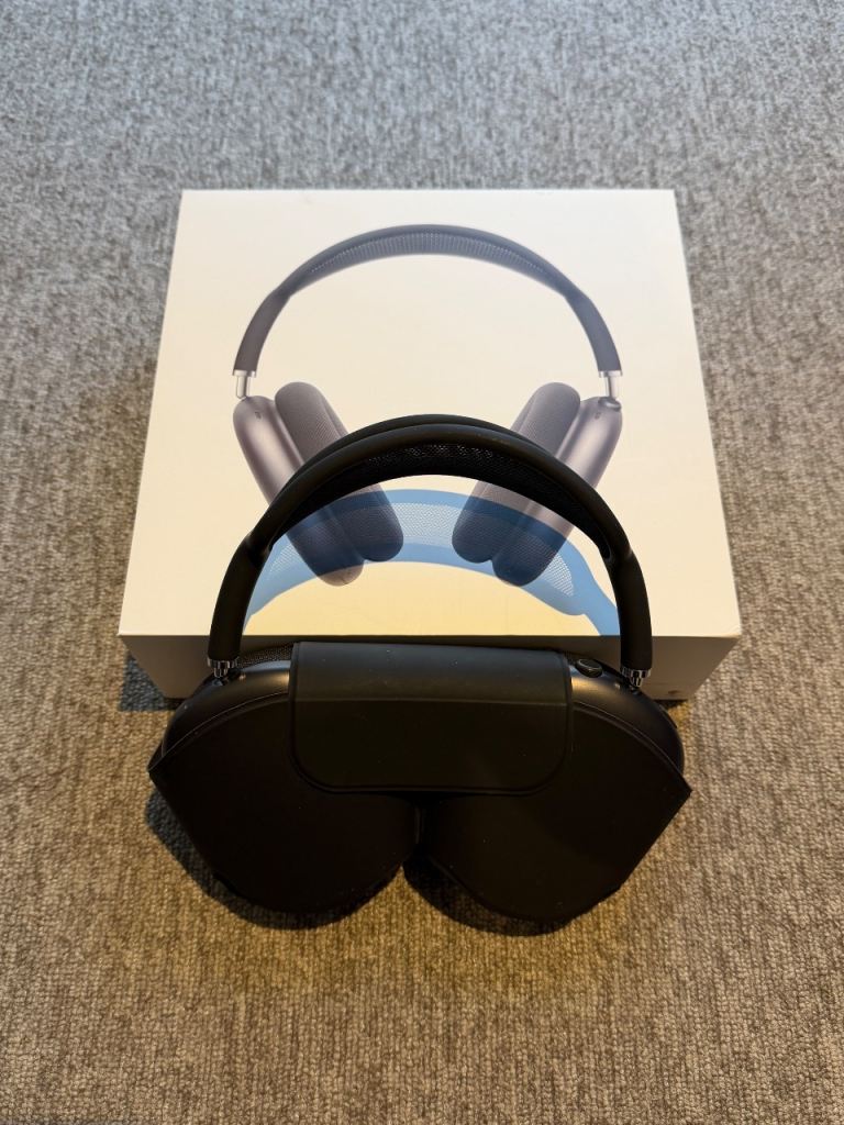 Apple AirPods Max – Space Grey with Smart Case