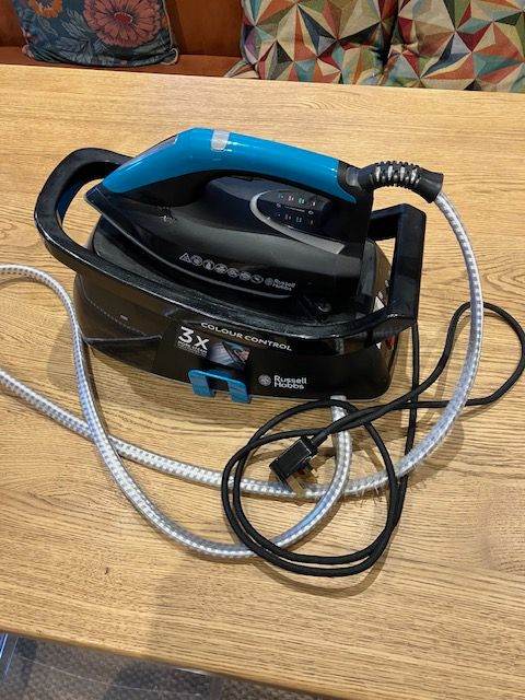 Russell Hobbs Steam Generator Iron