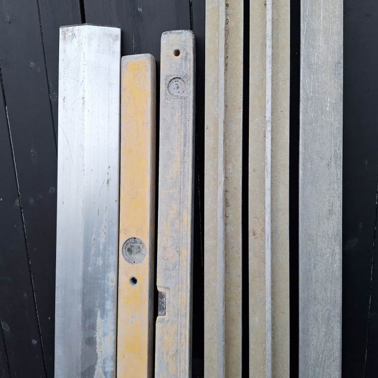 Bundle of screeding rails for block paving