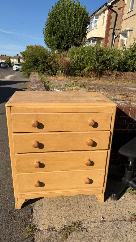 Chest of drawers
