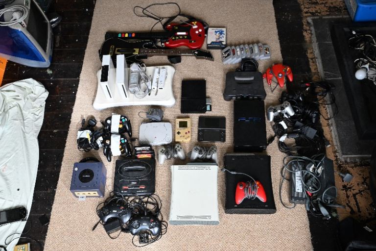 Retro Games Console Bundle – Xbox, PlayStation, Nintendo, Sega + Games – UNTESTED