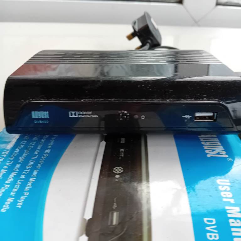 VIDEO RECORDER NEW DVB 400 CF39 8DG