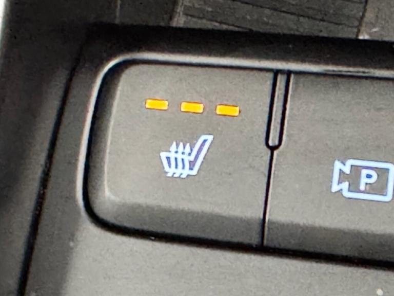 2021 Hyundai BAYON 1.0 T-GDi MHEV PREMIUM FIVE DOOR 100 BHP + SAT NAV + REAR CAMERA + HEATED S HA...