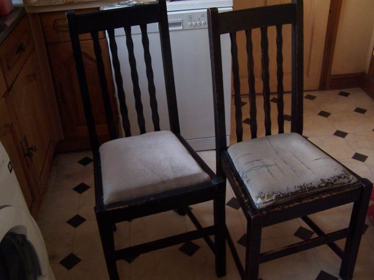 2 VINTAGE BLACK DINING CHAIRS CUSHIONED SEATS - FREE - COLLECT PAIGNTON