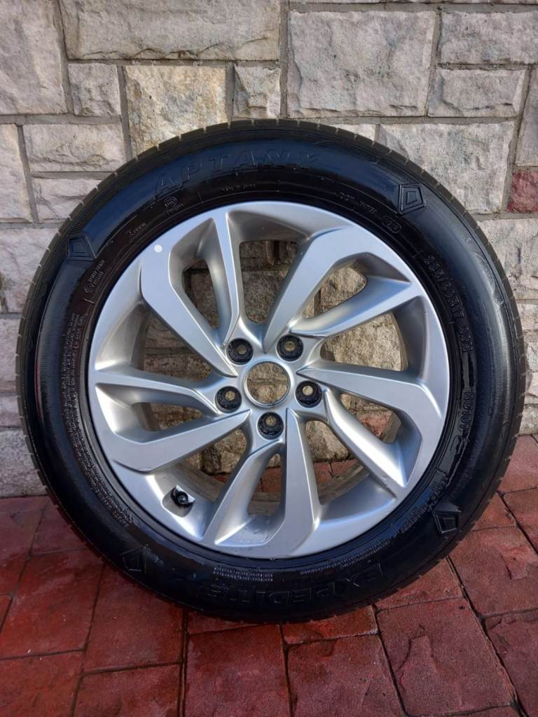 Hyundai Alloy with Tyre