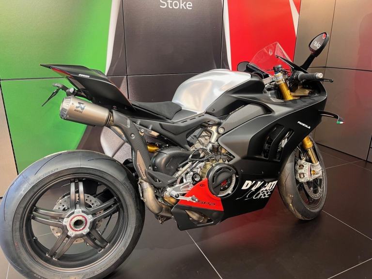 PANIGALE V4 SP 2 2022 BIKE ZERO MILES COVERED FULL AKRAPOVIC EXHAUST FITTED