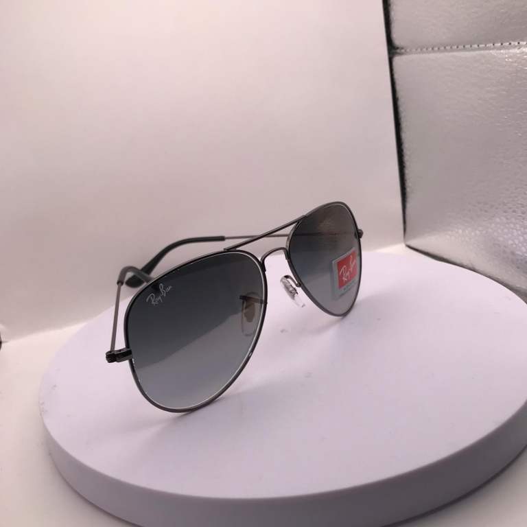 NEW Ray-Ban Aviator Sunglasses - Black Frame, G-15 Lensv sunglass 