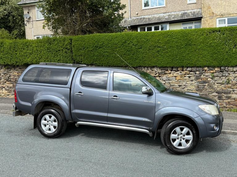 2011 Toyota Hilux Invincible 2010 D/Cab PickUp 3.0 D-4D 4WD 171 Auto PICK UP Diesel Automatic